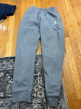 Jordan Kids Gray Fleece Joggers with Jumpman Logo